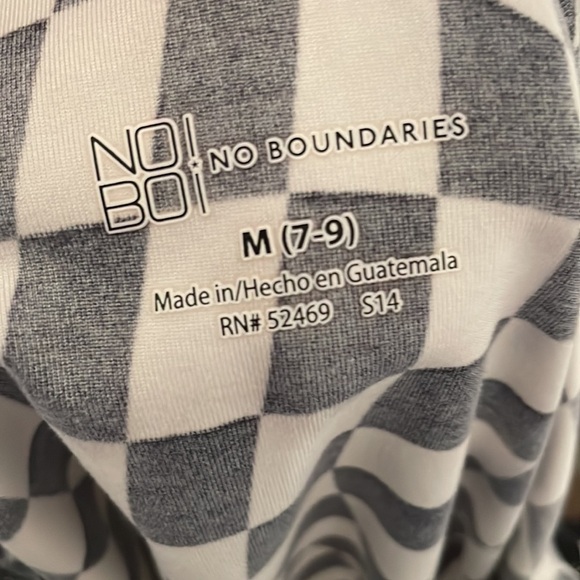 Women’s size medium tank top, black, and white. - Picture 4 of 4